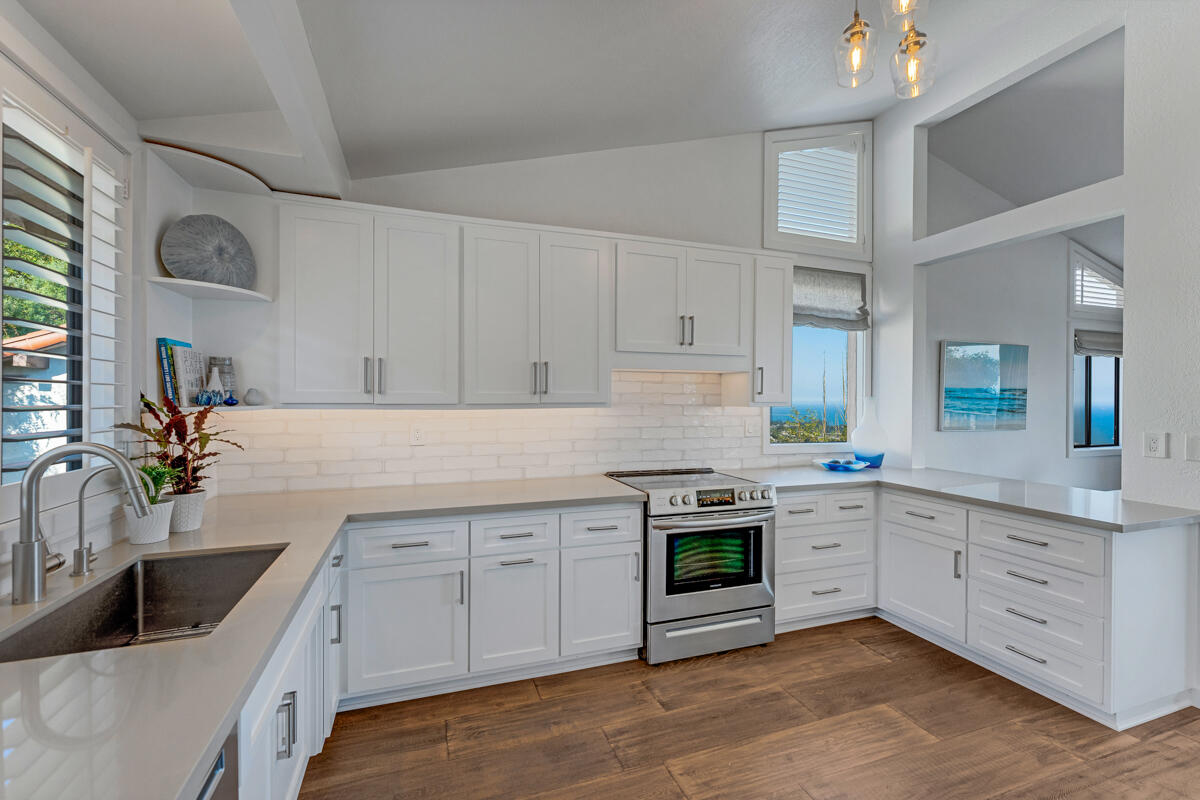 624 Las Alturas Road Santa Barbara, CA 93103 - Photo 12 of 28 14_Kitchen