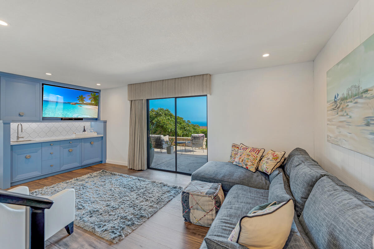624 Las Alturas Road Santa Barbara, CA 93103 - Photo 15 of 28 Family Room