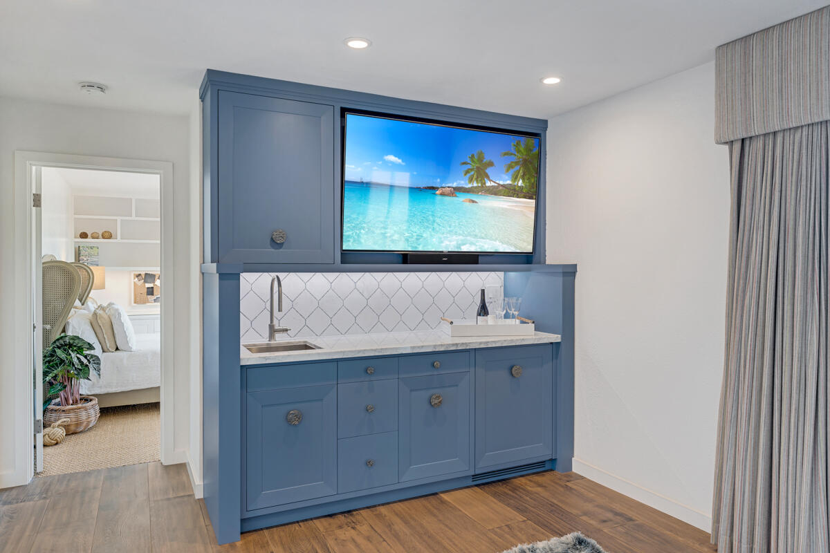 624 Las Alturas Road Santa Barbara, CA 93103 - Photo 16 of 28 Family Room Bar