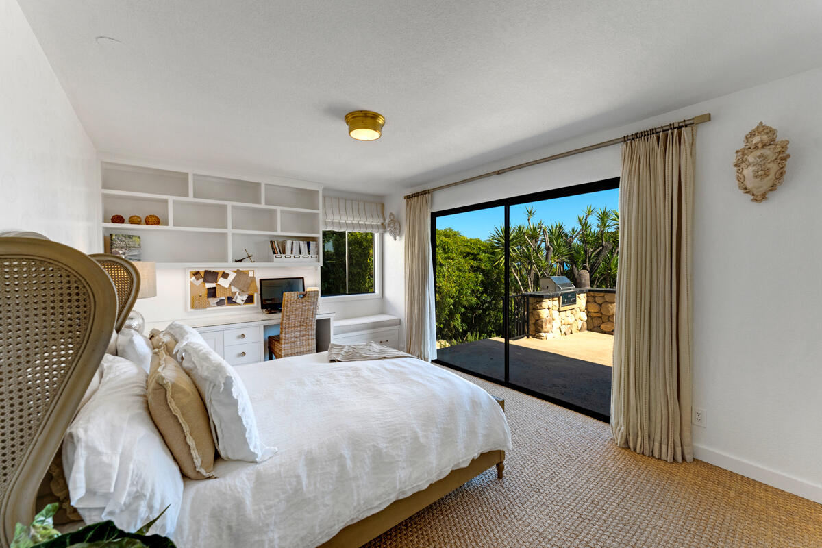 624 Las Alturas Road Santa Barbara, CA 93103 - Photo 23 of 28 Guest Bedroom
