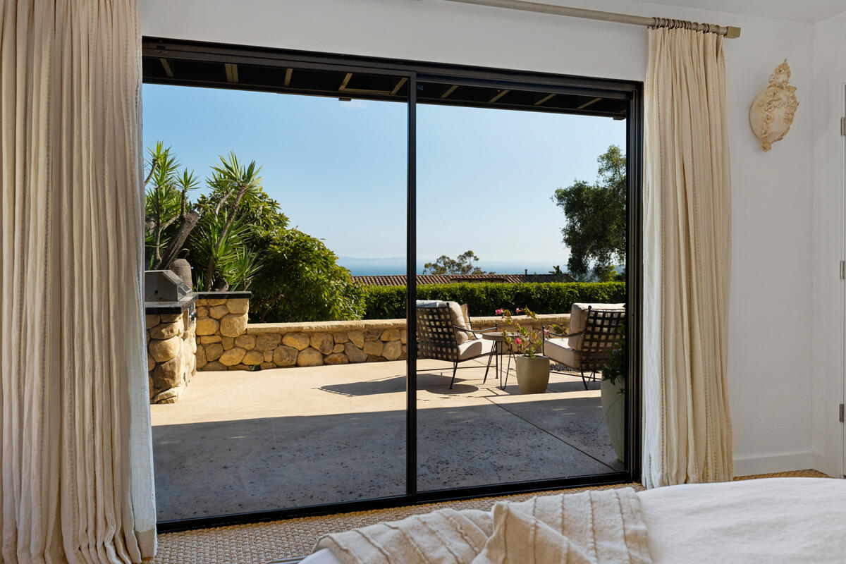 624 Las Alturas Road Santa Barbara, CA 93103 - Photo 24 of 28 Guest Bedroom View