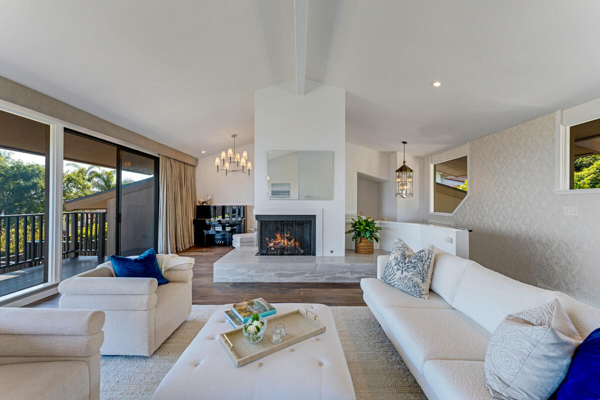 624 Las Alturas Road Santa Barbara, CA 93103 - Photo 8 of 28 10_Living Room
