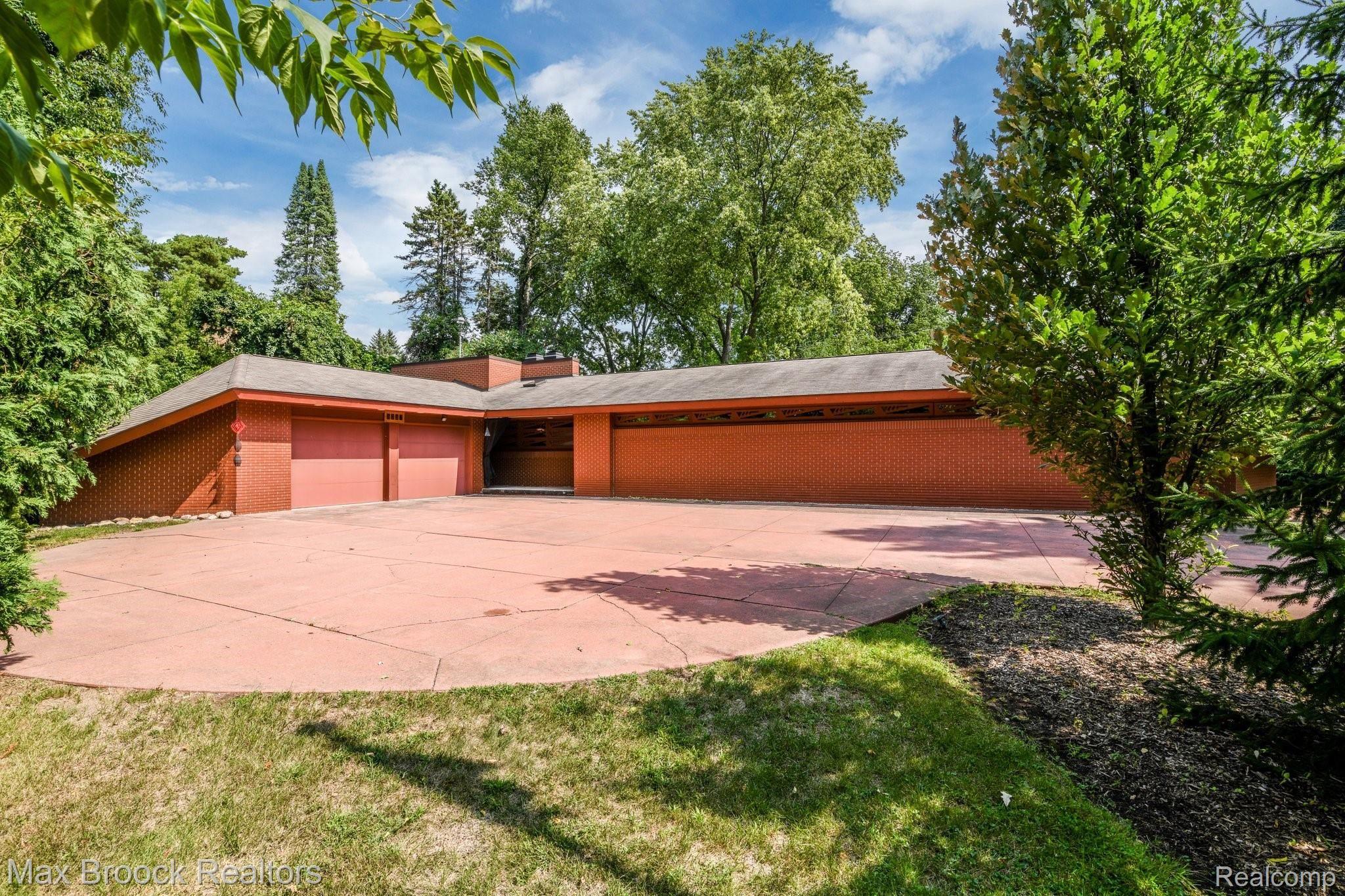 6867 Wing Lake Road Bloomfield Hills, MI 48301 - Photo 20 of 28 6867+Wing+Lake+Rd+Bloomfield+Hills-22-web.jpg