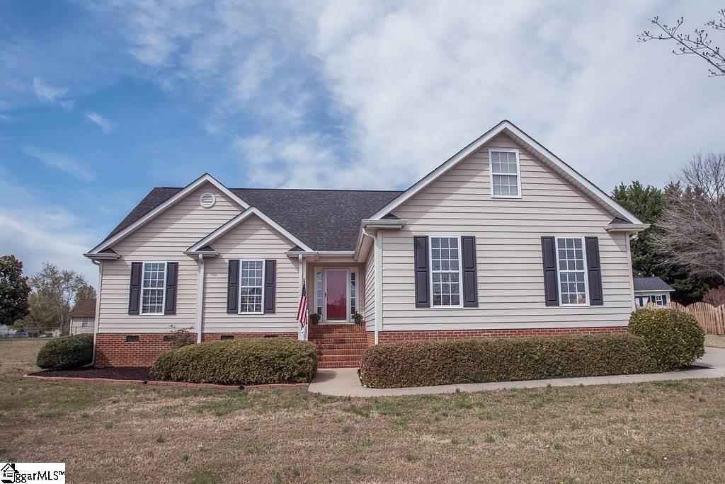 132 Cherrywood Road Woodruff, SC 29388 - Photo 1 of 31 Gallery Image 1
