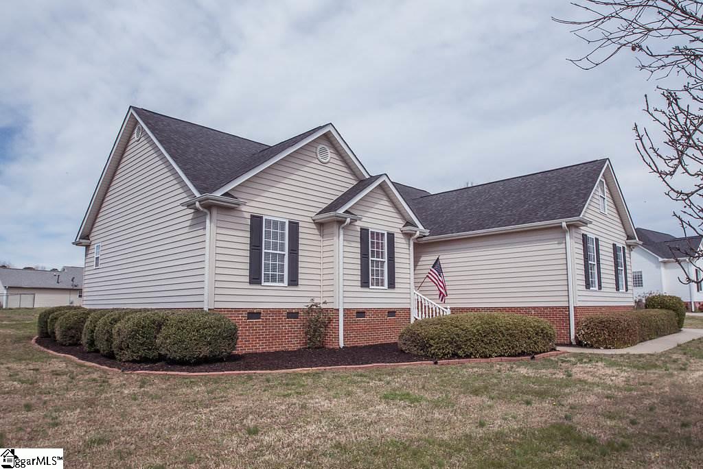132 Cherrywood Road Woodruff, SC 29388 - Photo 3 of 31 Gallery Image 3