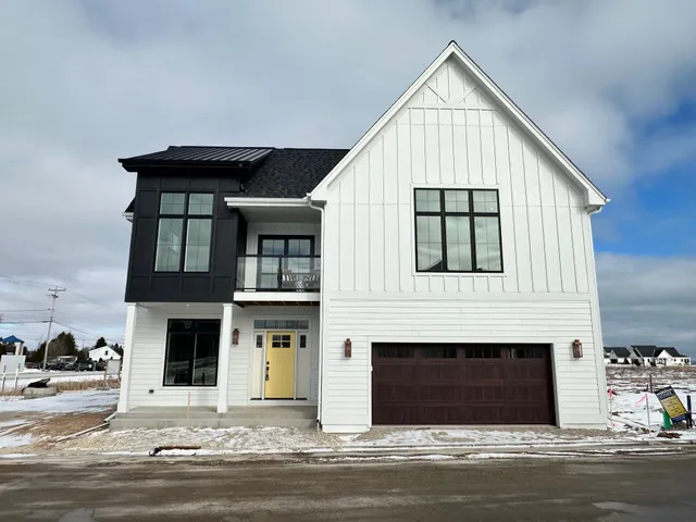 $865,000 | 496 Bastle Wynd Port, Unit 9, Port Washington, WI 53074