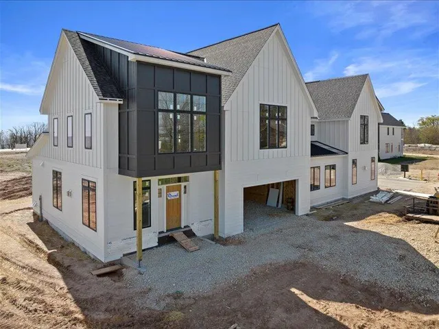 $865,000 | 496 Bastle Wynd Port, Unit 9, Port Washington, WI 53074