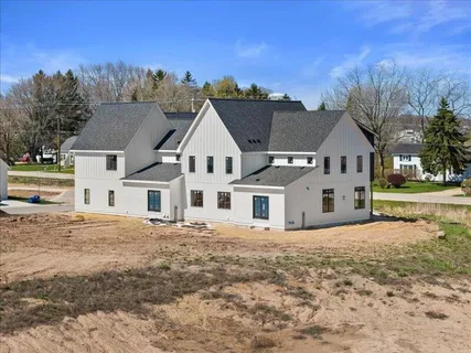 $865,000 | 496 Bastle Wynd Port, Unit 9, Port Washington, WI 53074