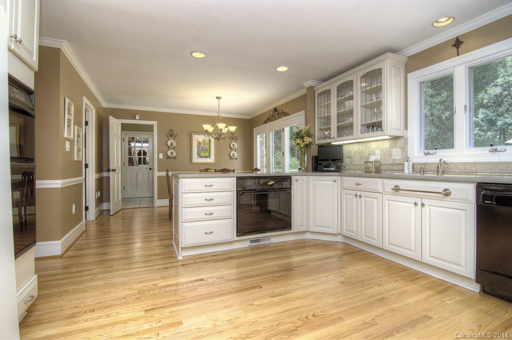 2828 Foxfire Road Charlotte, NC 28270 - Photo 8 of 24 Gallery Image 8