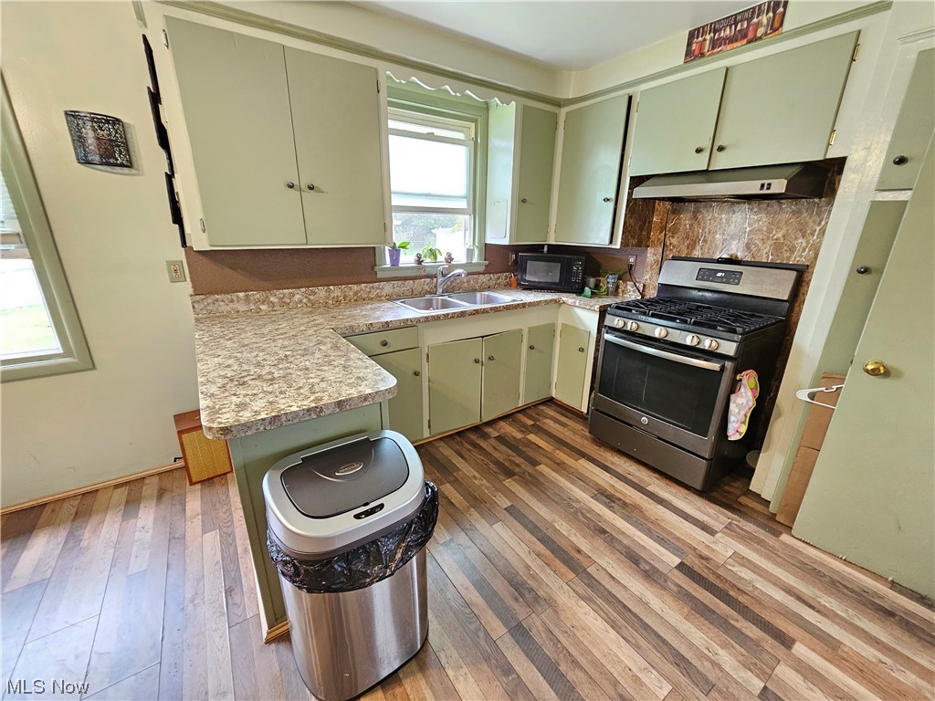 5666 Cherokee Road Cleveland, OH 44124 - Photo 17 of 31