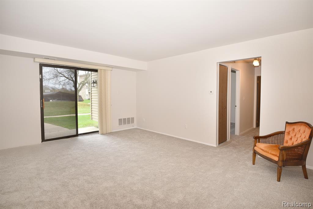 30475 West 14 Mile Road, Unit 74 Farmington, MI 48334 - Photo 4 of 33 Gallery Image 4