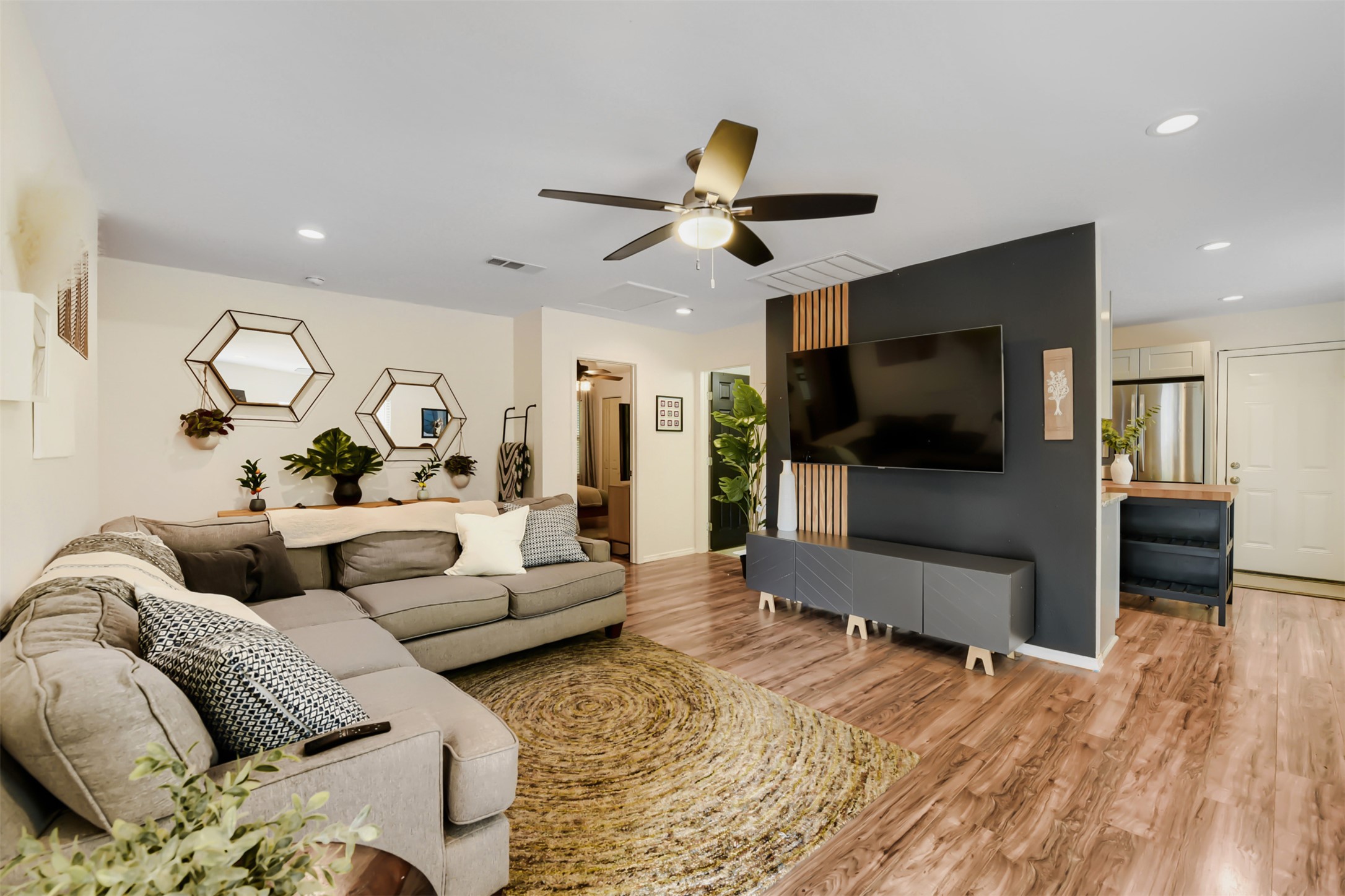 6105 Palm Circle Austin, TX 78741 - Photo 11 of 29 a living room with furniture and a flat screen tv