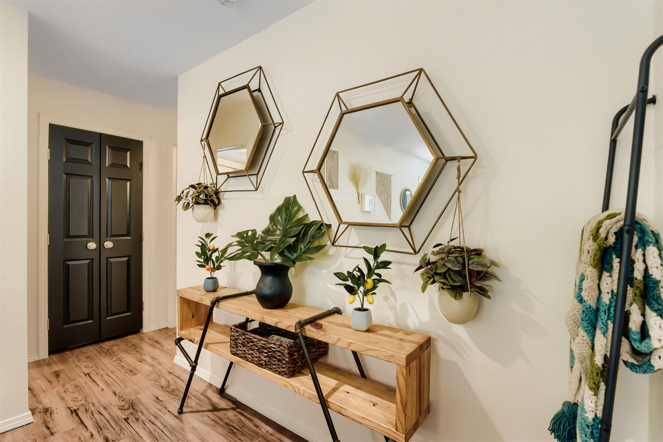 6105 Palm Circle Austin, TX 78741 - Photo 6 of 29 a living room with furniture and a mirror