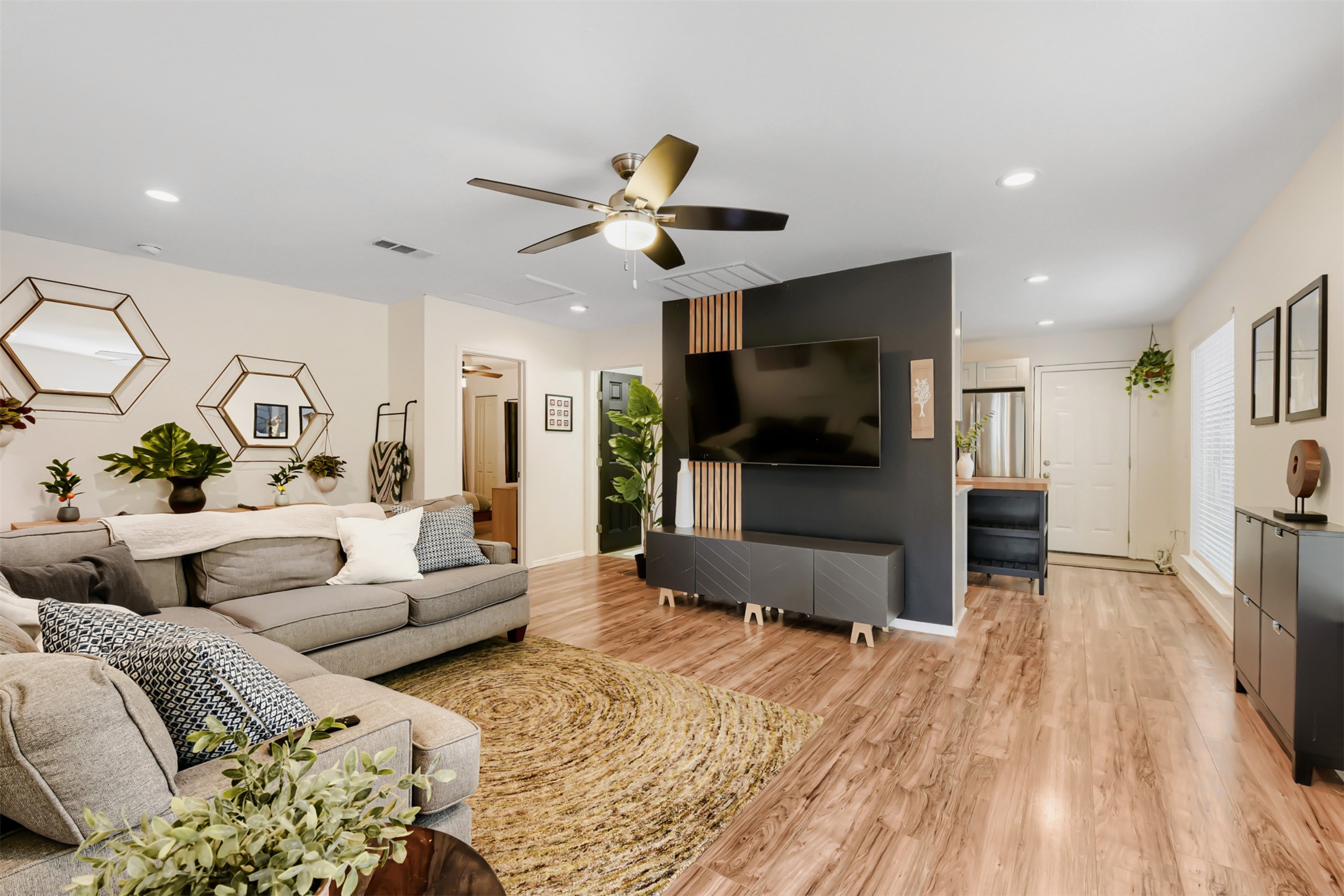 6105 Palm Circle Austin, TX 78741 - Photo 7 of 29 a living room with furniture and a flat screen tv