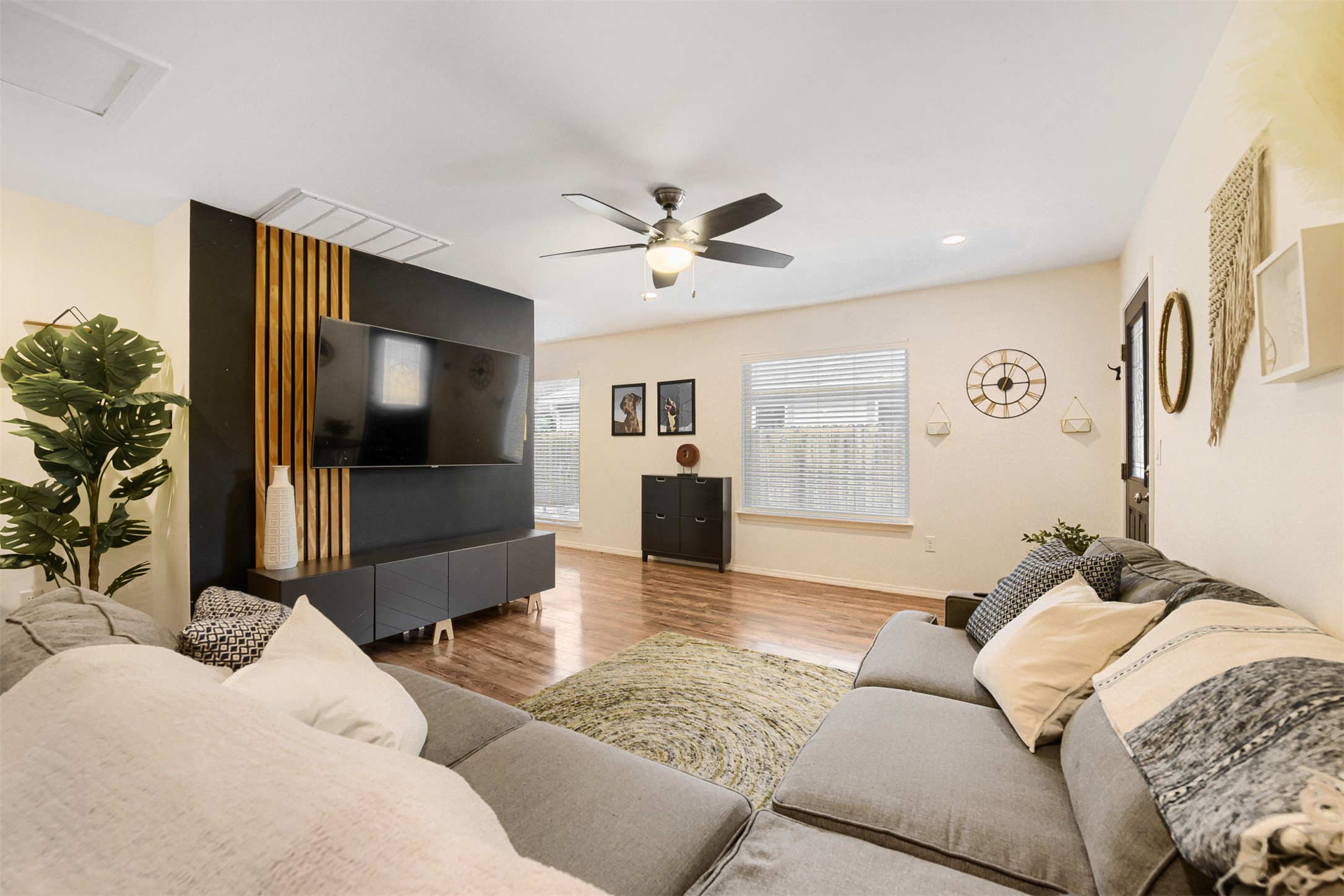 6105 Palm Circle Austin, TX 78741 - Photo 10 of 29 a living room with furniture and a flat screen tv