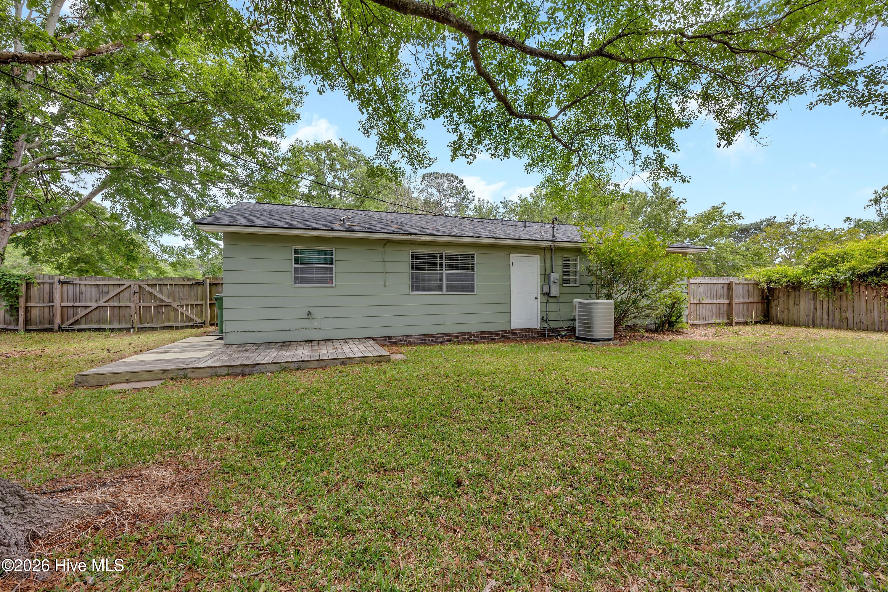 305 Covington Road Wilmington, NC 28409 - Photo 24 of 27 025_img_8232_962