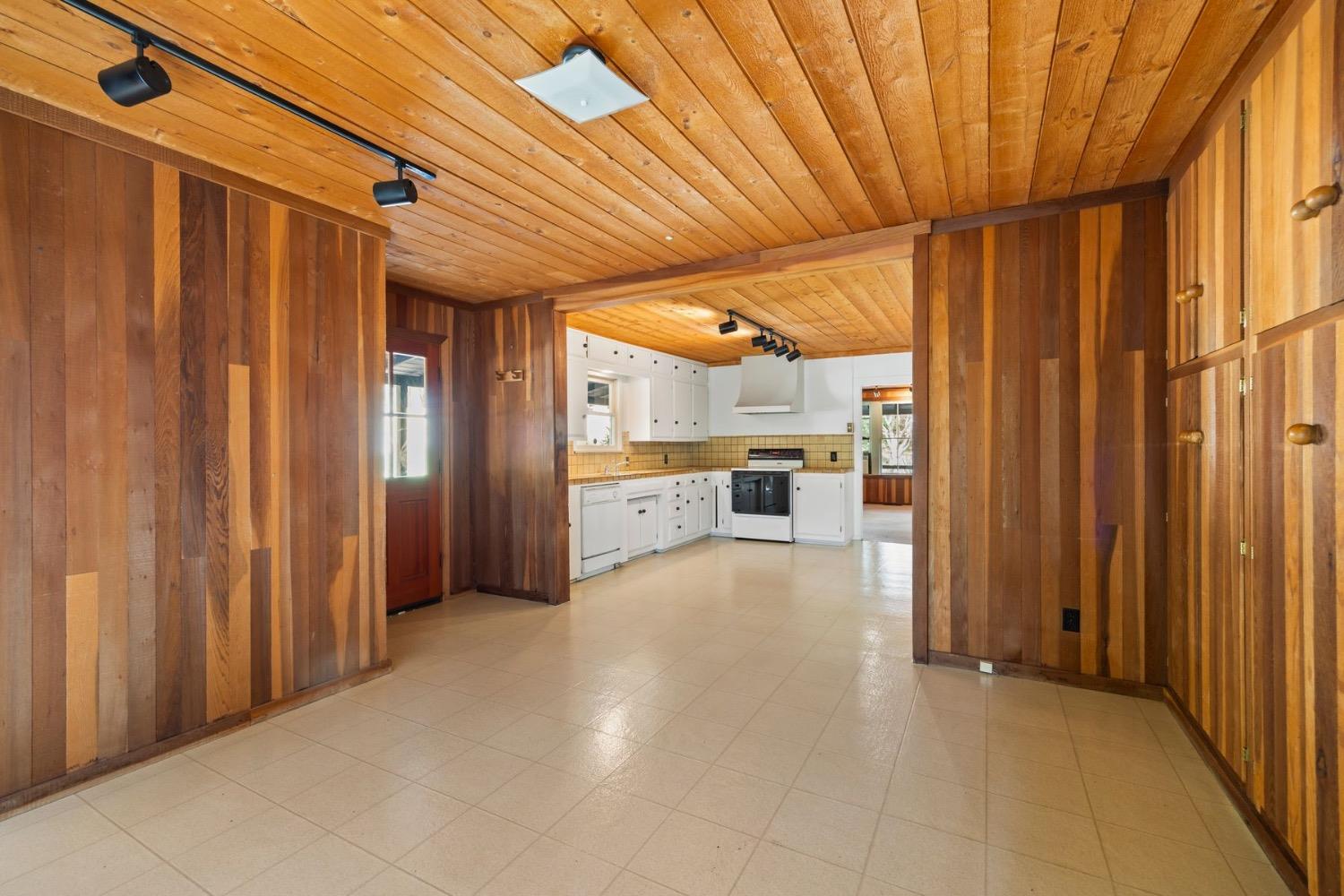 2250 Hermitage Road Ojai, CA 93023 - Photo 12 of 31