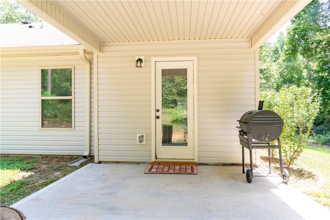 100 Dove Circle Colbert, GA 30628 - Photo 29 of 31 Covered Patio