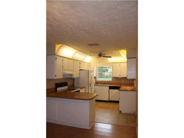 495 Southwest Rustic Circle Stuart, FL 34997 - Photo 10 of 17 Additional Photo