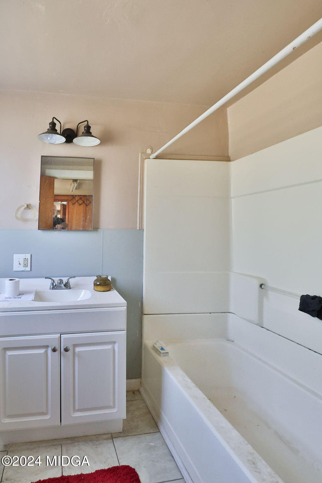 100 Minor Avenue Montezuma, GA 31063 - Photo 18 of 19 a bathroom with a tub a sink and mirror
