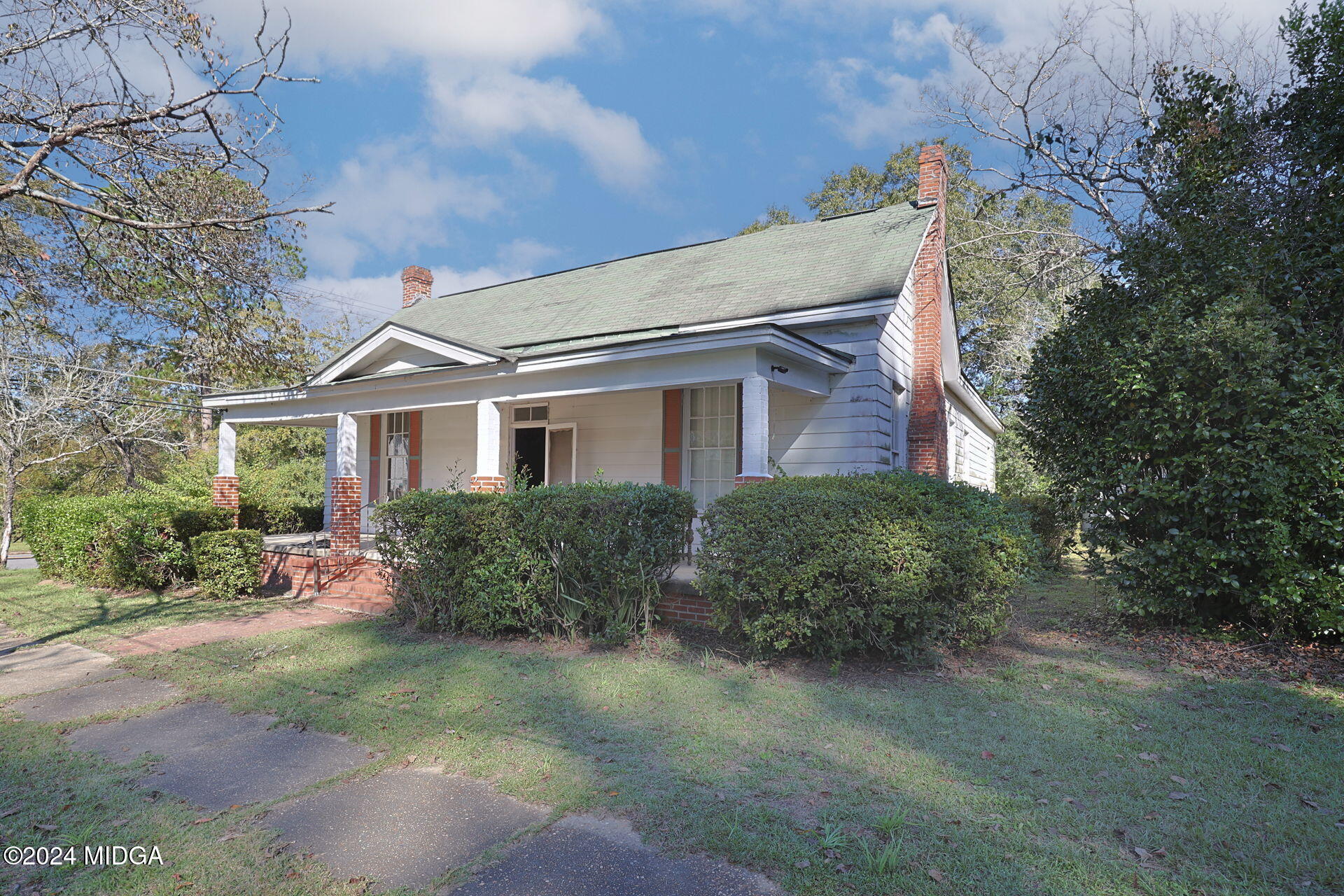 100 Minor Avenue Montezuma, GA 31063 - Photo 3 of 19 a front view of a house with garden