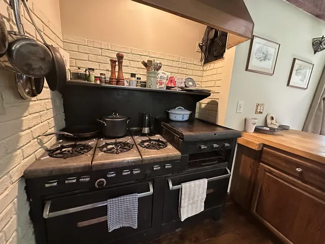 $519,000 | 16 Nutmeg Lane, West Dover, VT 05356