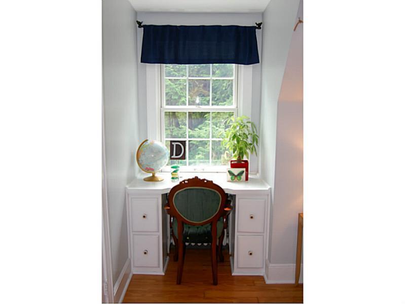 5718 Meridian Road Gibsonia, PA 15044 - Photo 16 of 25 Bedroom. 2 Built-In Desks