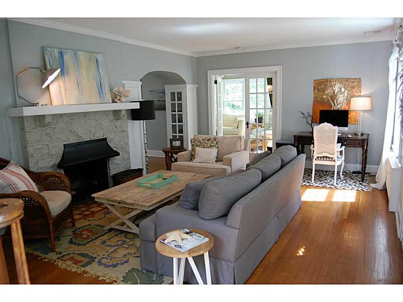 5718 Meridian Road Gibsonia, PA 15044 - Photo 5 of 25 Living Room.