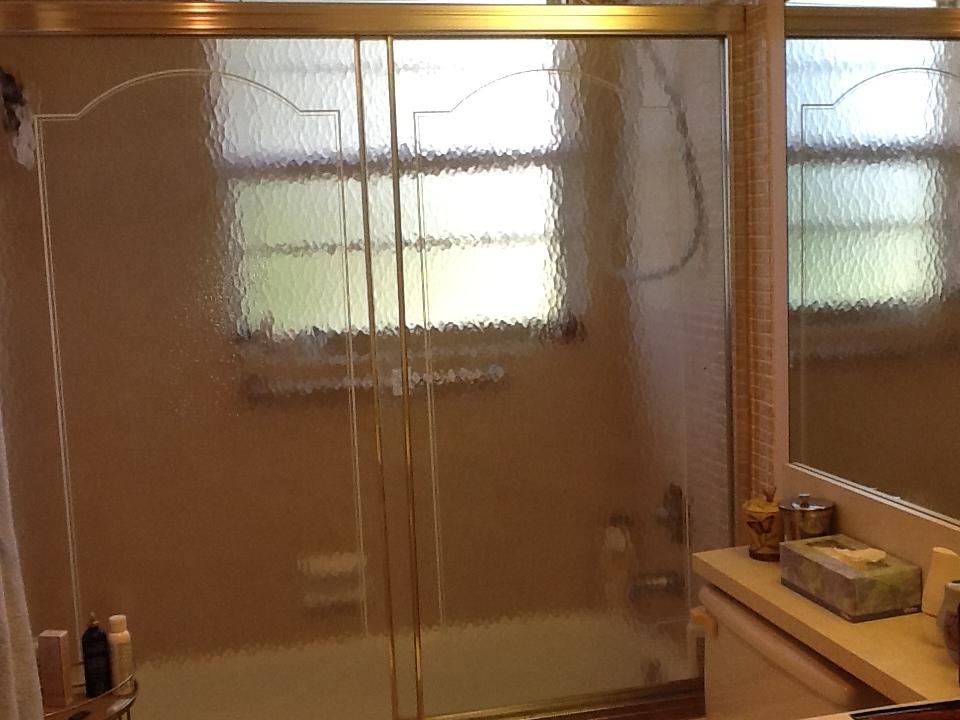 28 Mansfield B Boca Raton, FL 33434 - Photo 10 of 26 Glass enclosed tub/shower combo+window!