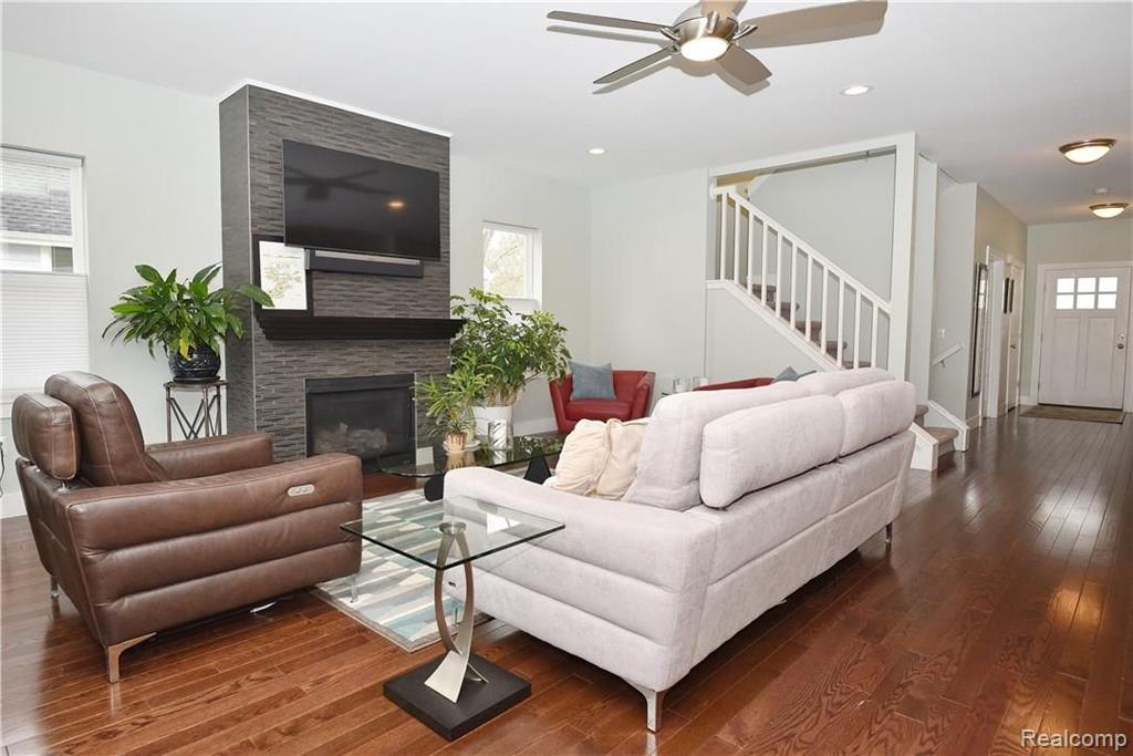 1307 Dorothea Road Berkley, MI 48072 - Photo 9 of 28 Gallery Image 9