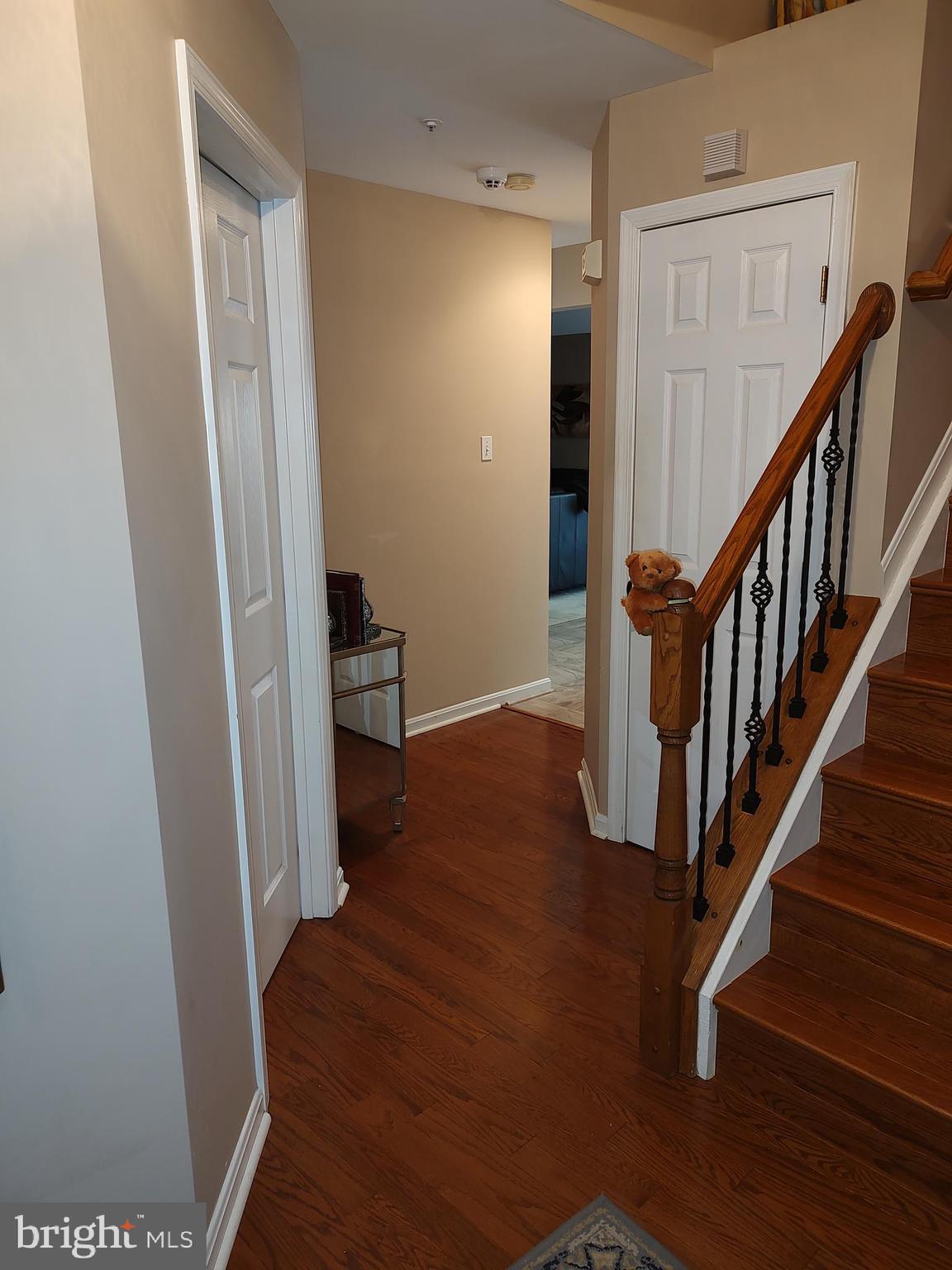3808 Asquith Court Springdale, MD 20721 - Photo 4 of 36 Foyer hallway to kitchen
