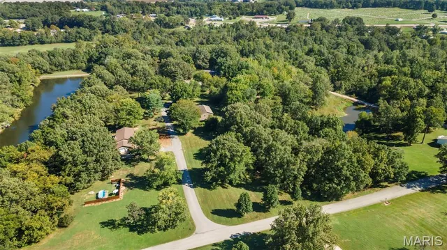 $279,000 | 18328 Lake Cir Drive, Dexter, MO 63841