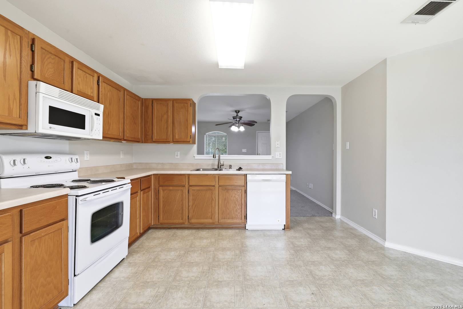 430 Bridle Ridge San Antonio, TX 78227 - Photo 4 of 22