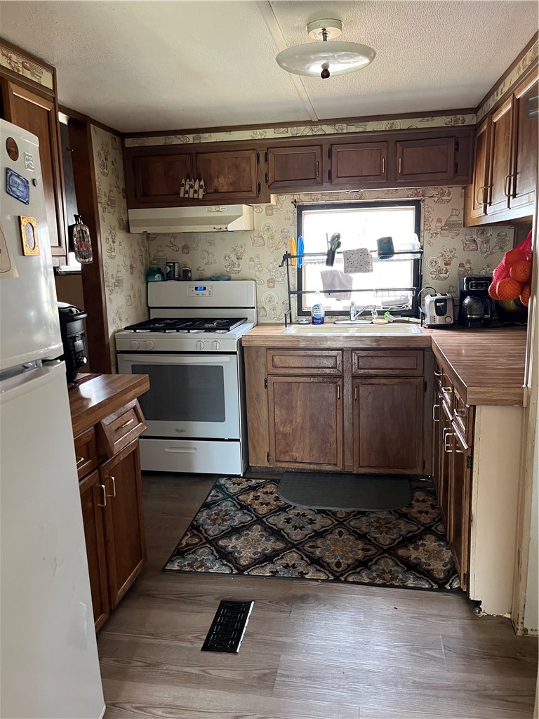 106 Walnut Street Watson, IL 62473 - Photo 3 of 13 Kitchen