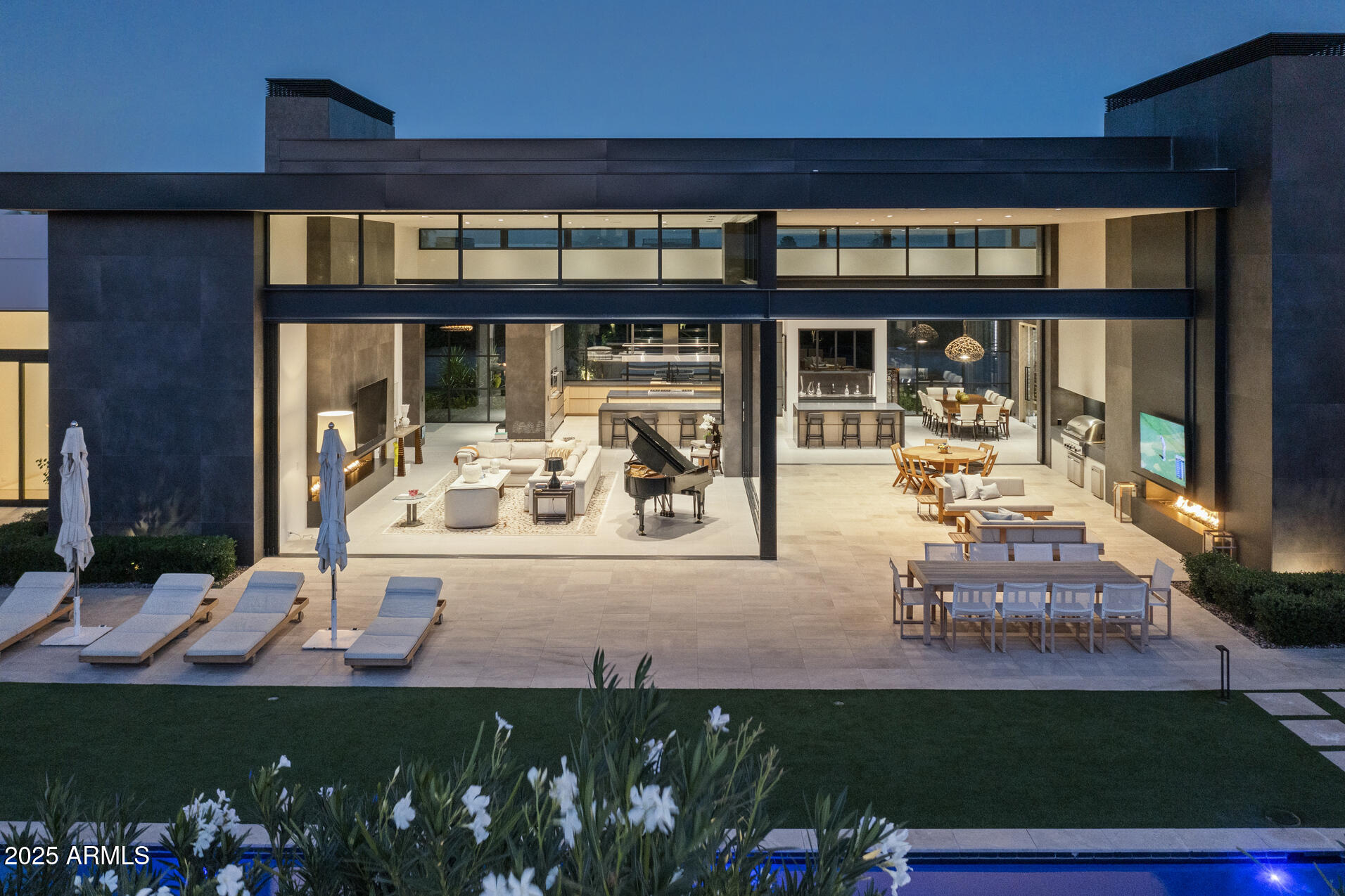 6427 East Luke Road Paradise Valley, AZ 85253 - Photo 4 of 28 Twilight