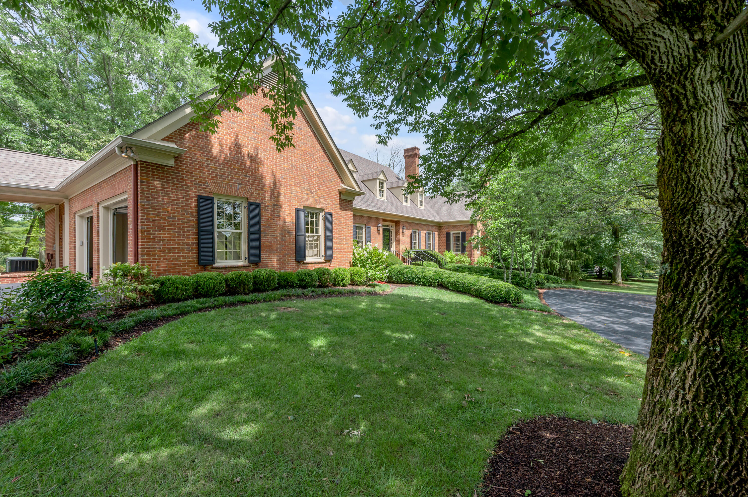 1821 Delong Road Lexington, KY 40515 - Photo 5 of 164 TDB_8
