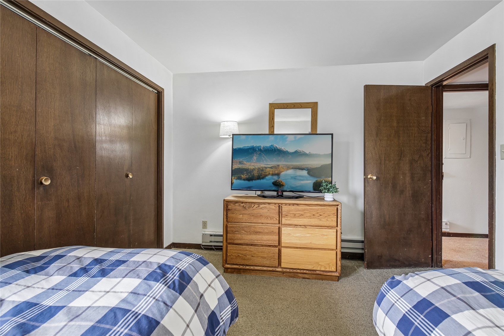 423 Wild Irishman Road, Unit 1008 1009 Keystone, CO 80435 - Photo 22 of 28 a bedroom with a bed and a dresser