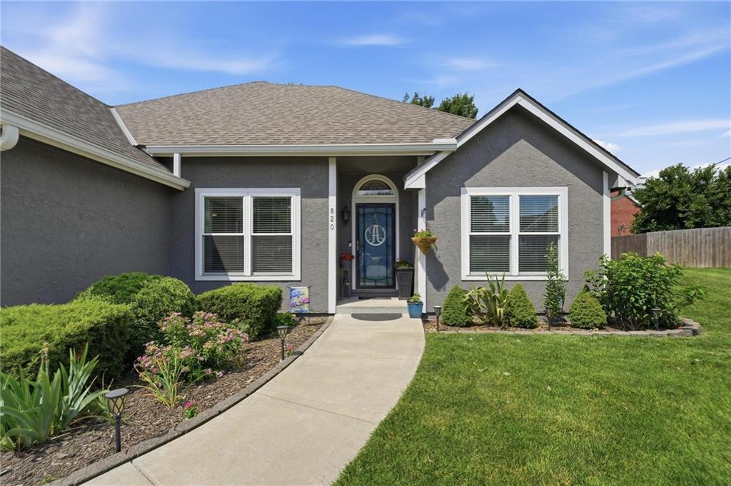 820 Southwest Benjamin Circle Lee's Summit, MO 64081 - Photo 2 of 37