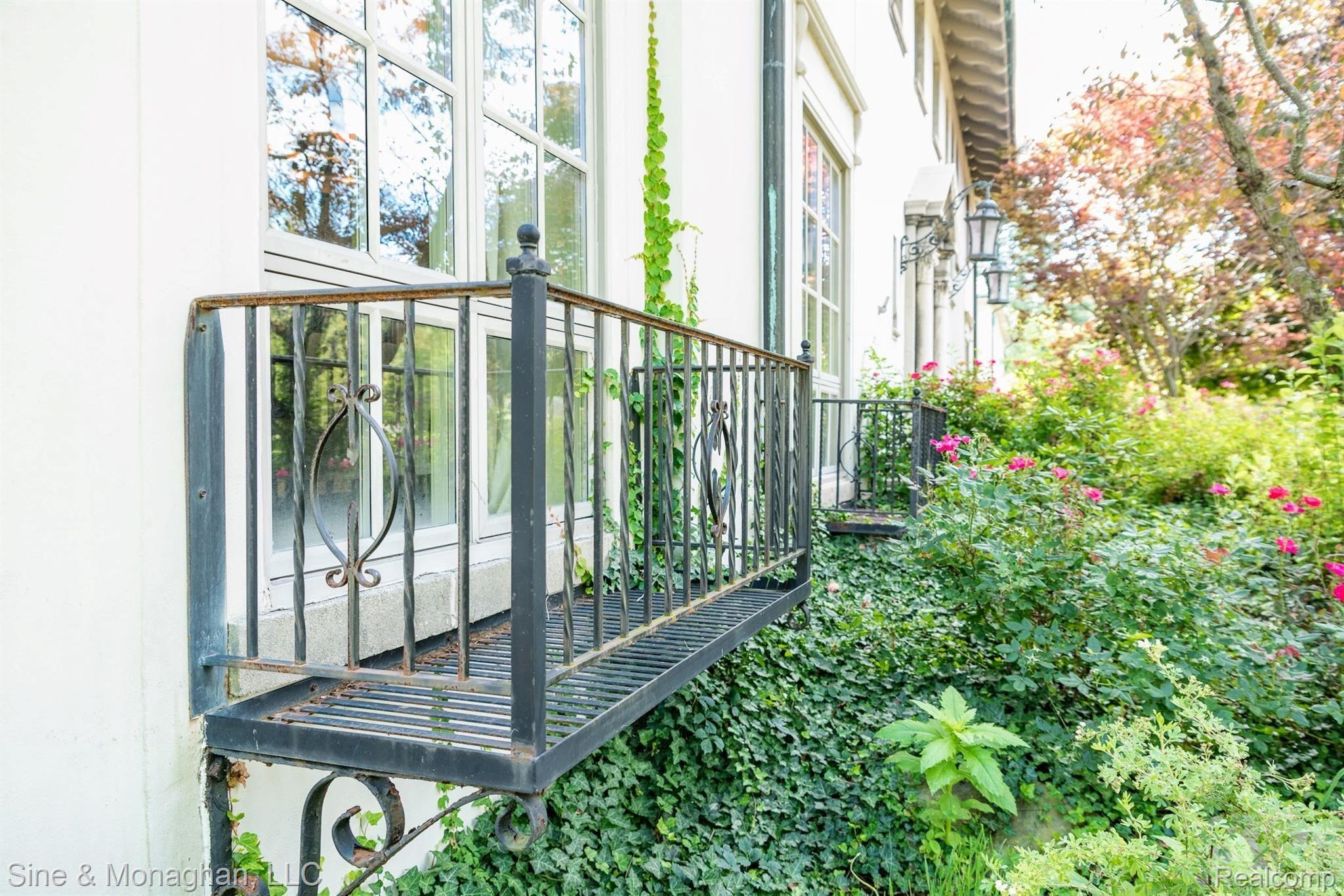 1040 Devonshire Road Grosse Pointe, MI 48230 - Photo 80 of 95 DSC_3802.jpg