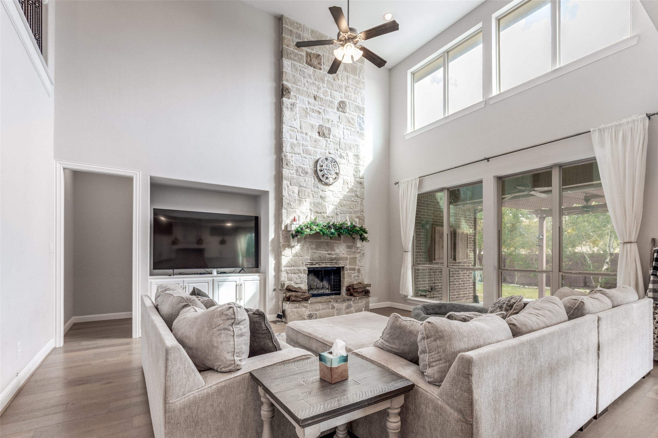 4307 Walston Ridge Court Sugar Land, TX 77479 - Photo 6 of 25 Living Room