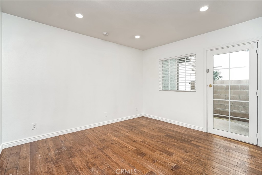 4 Aberdeen Street Irvine, CA 92620 - Photo 18 of 27 Guest bedroom 1