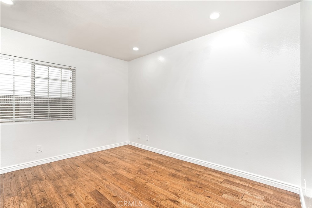 4 Aberdeen Street Irvine, CA 92620 - Photo 21 of 27 Guest bedroom 2