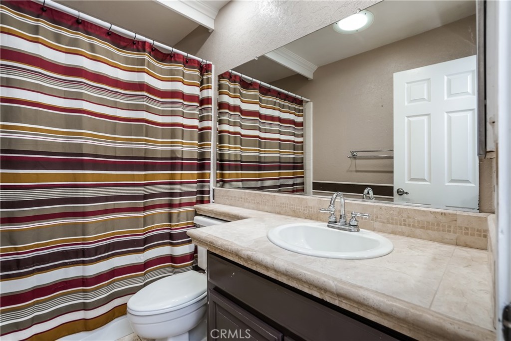 4 Aberdeen Street Irvine, CA 92620 - Photo 23 of 27 Guest bathroom