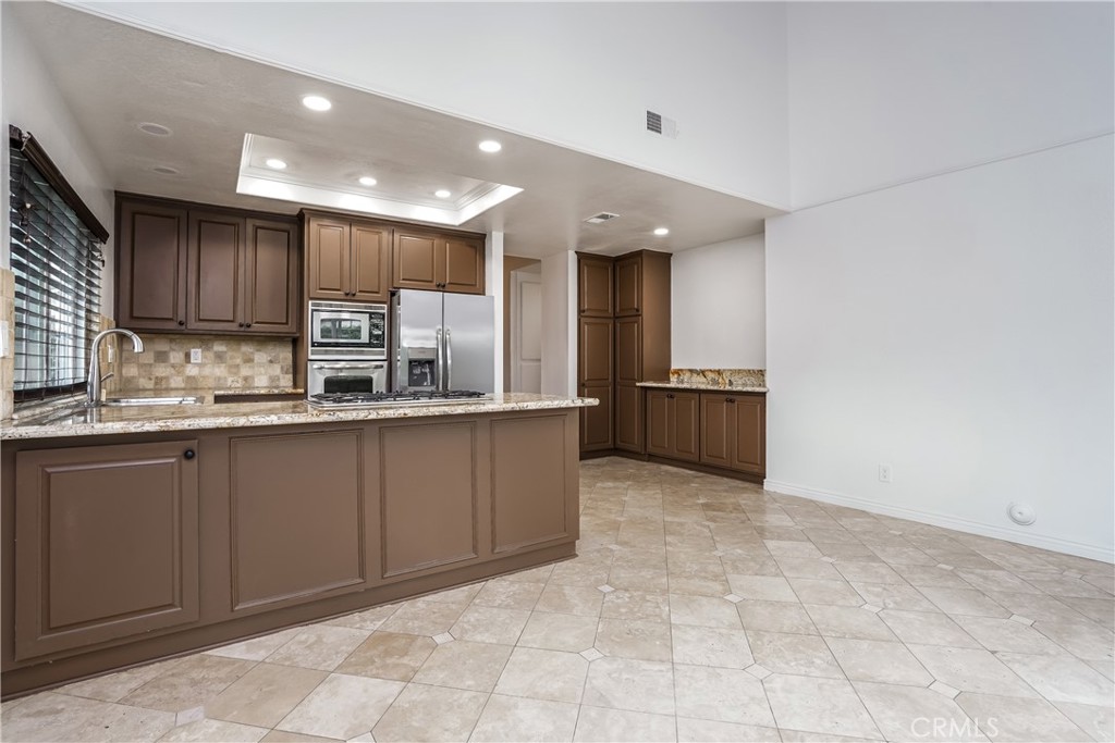 4 Aberdeen Street Irvine, CA 92620 - Photo 7 of 27 Kitchen