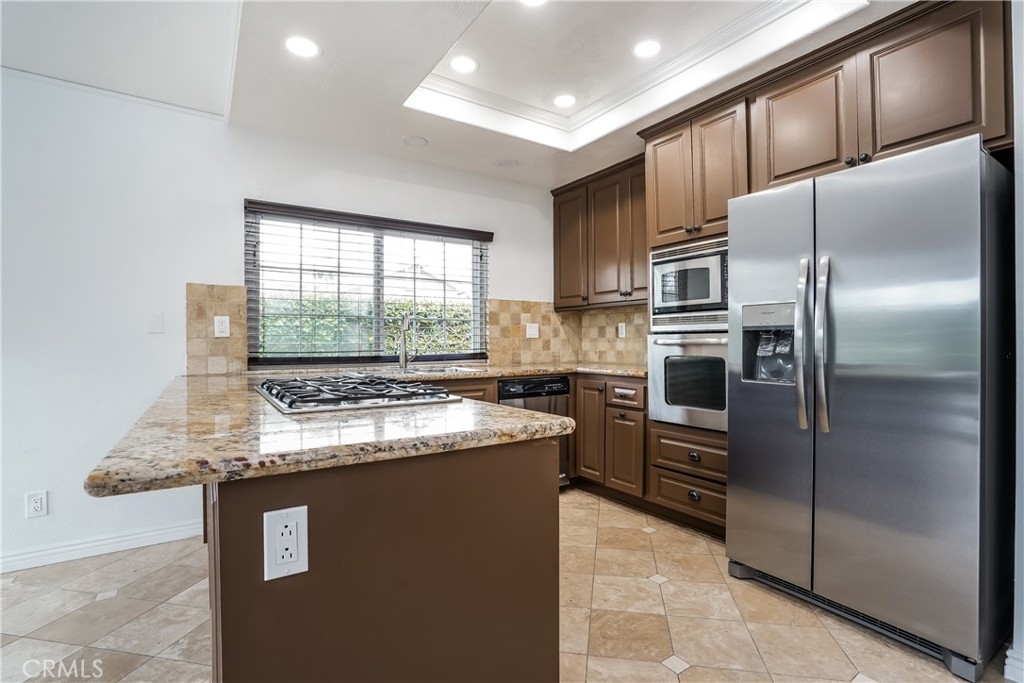 4 Aberdeen Street Irvine, CA 92620 - Photo 9 of 27 Kitchen