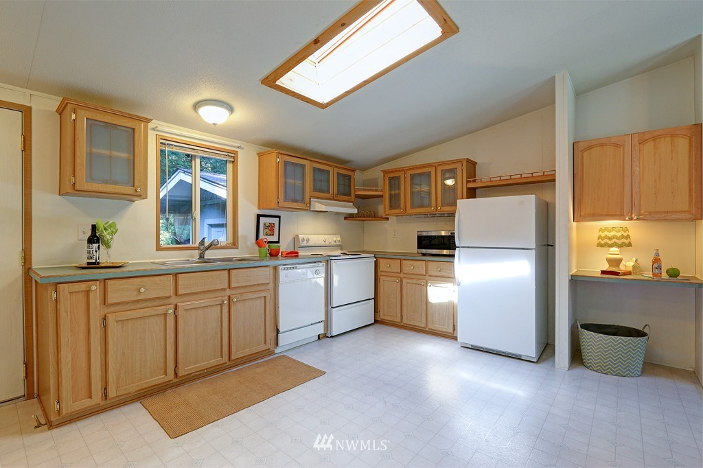 5045 Northeast Hendrickson Road Poulsbo, WA 98370 - Photo 4 of 11 Gallery Image 4