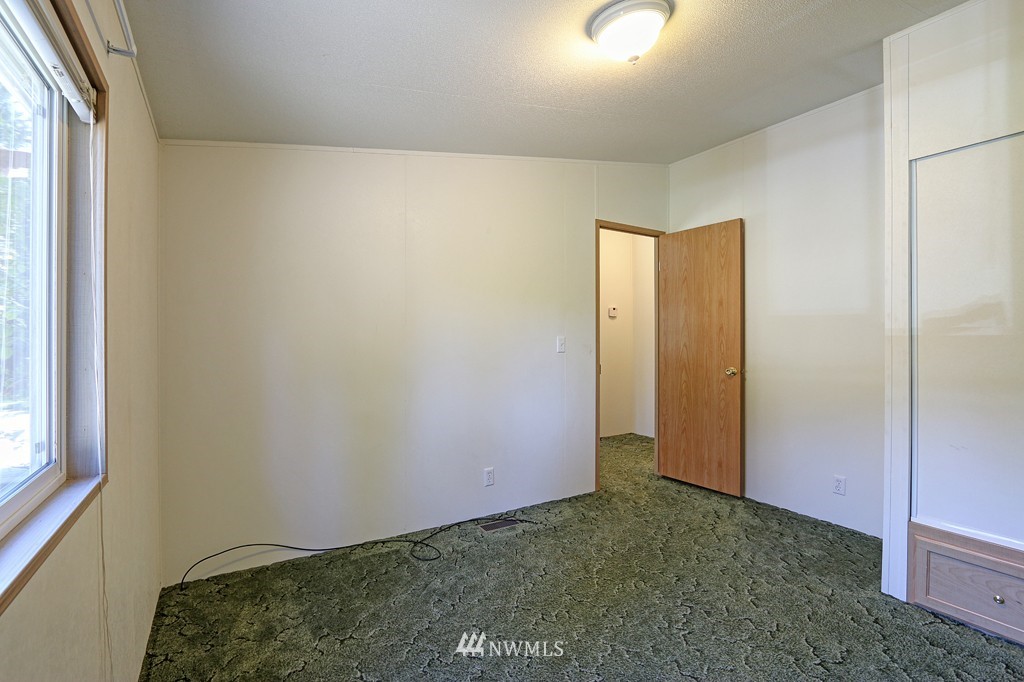 5045 Northeast Hendrickson Road Poulsbo, WA 98370 - Photo 6 of 11 Gallery Image 6