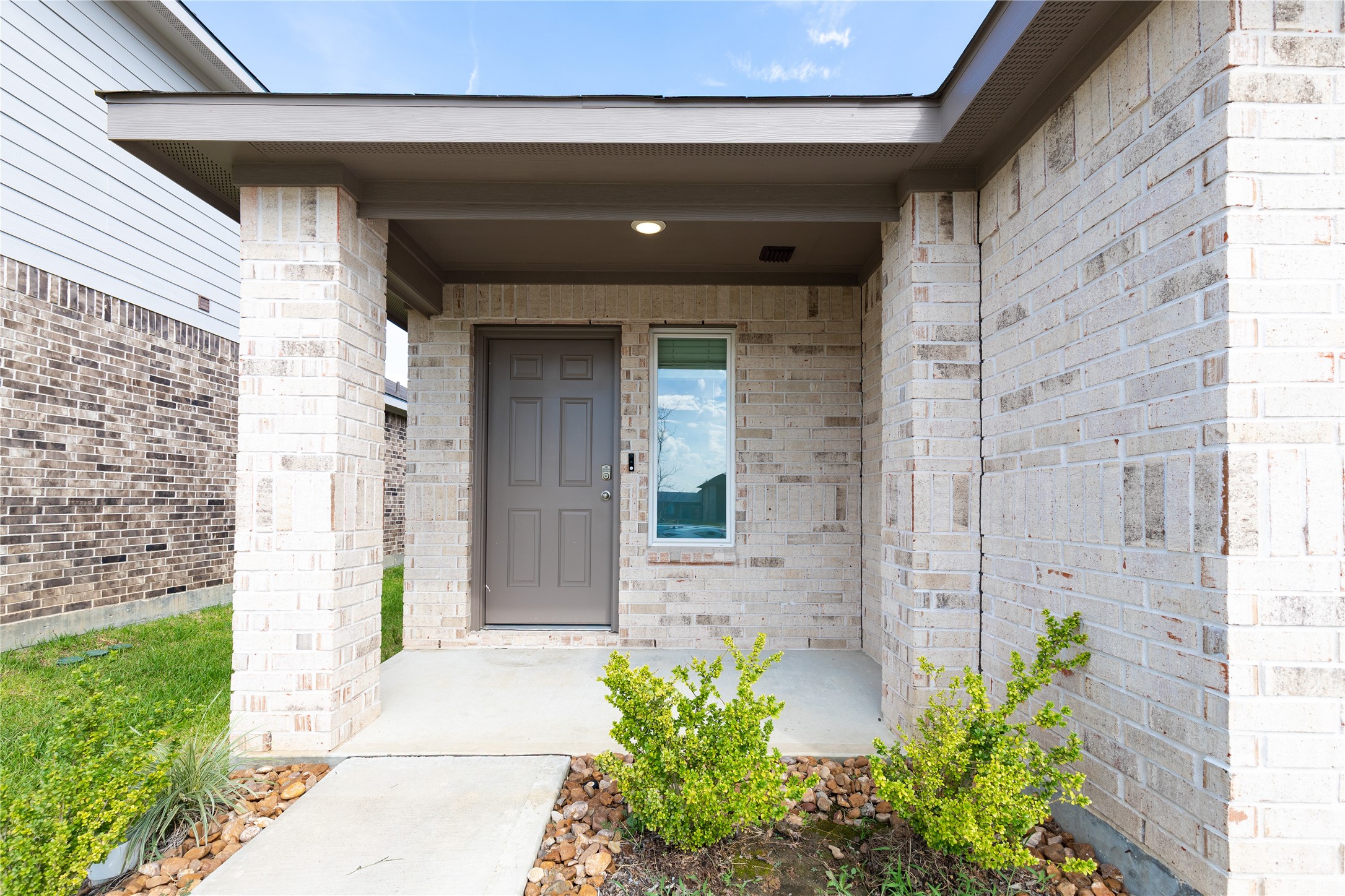 24330 Saddlestone Green Drive Spring, TX 77373 - Photo 4 of 19 Please come inside!