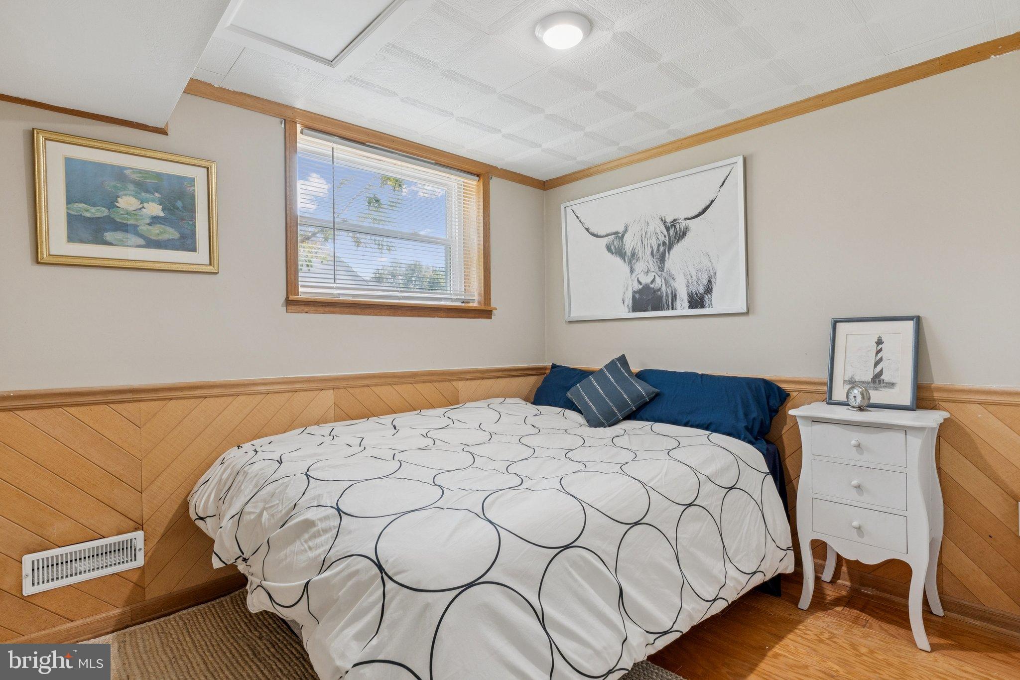 6200 Gilston Park Road Catonsville, MD 21228 - Photo 21 of 34 a bedroom with a bed and painting on the wall