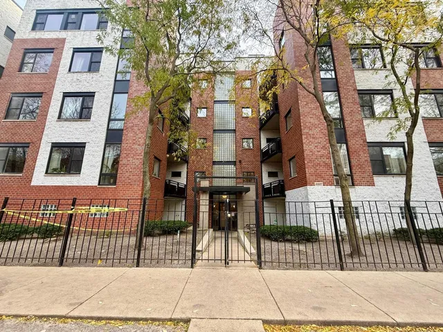 $425,000 | 2327 West Wolfram Street, Unit 311, Chicago, IL 60618